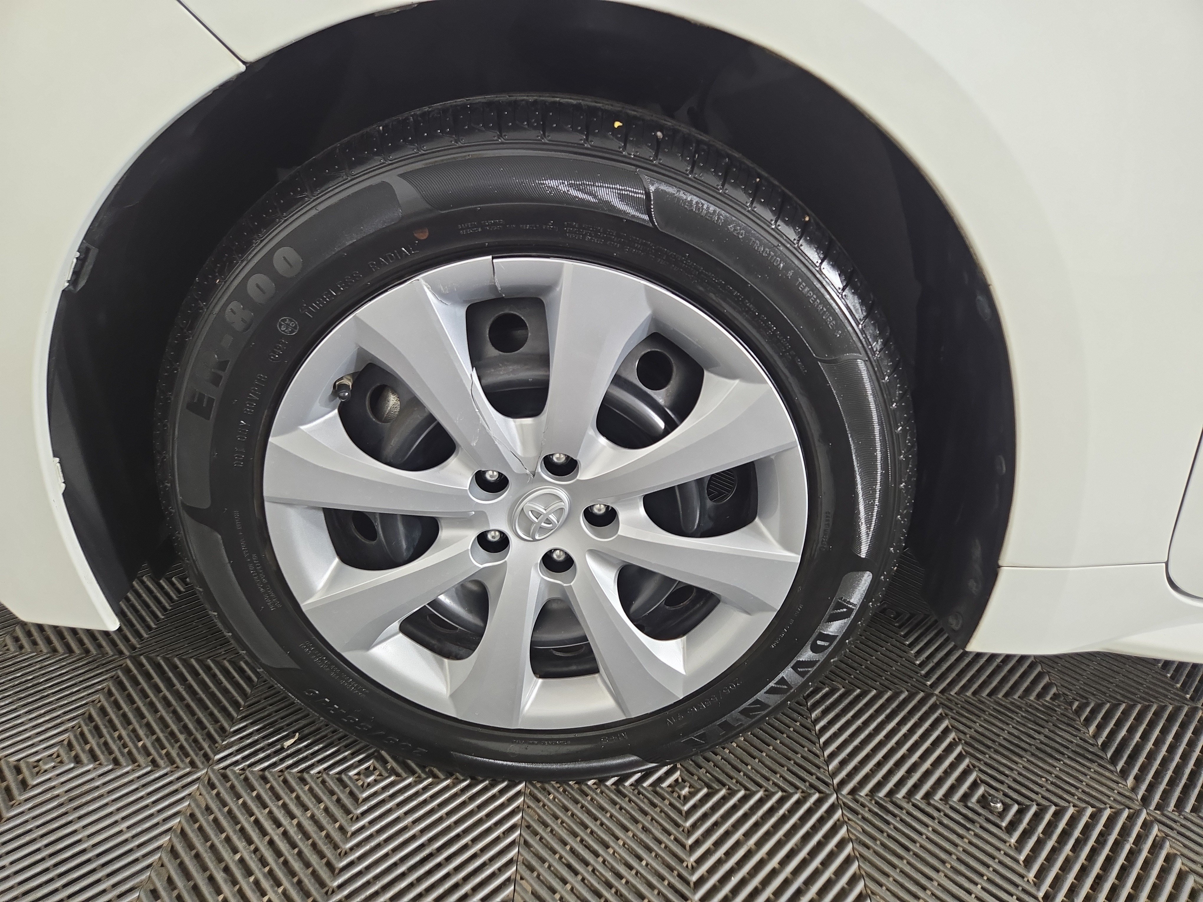 Used 2021 Toyota Corolla LE FWD image 31