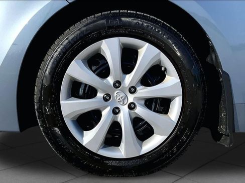 Used 2022 Toyota Corolla LE FWD image 11