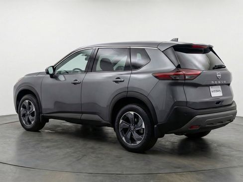 Used 2025 Nissan Rogue SV image 6