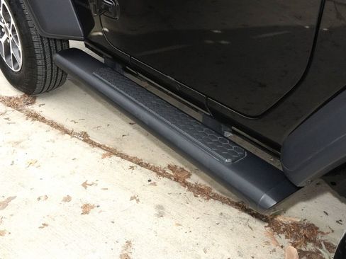 Used 2024 Jeep Wrangler Sport S image 12