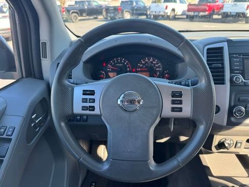 Used 2017 Nissan Frontier SV image 15