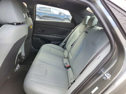 New 2025 Hyundai Elantra Limited FWD image 17