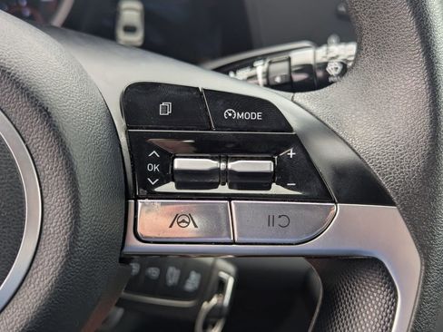 Used 2023 Hyundai Elantra SE FWD image 18