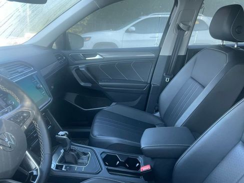 Used 2024 Volkswagen Tiguan SE FWD image 5