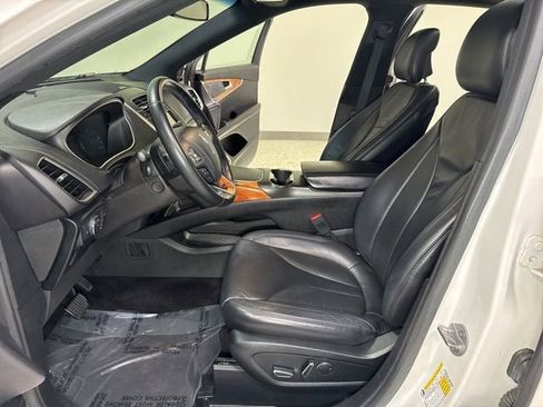 Used 2017 Lincoln MKX Select w/ Select Plus Package image 7