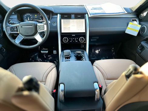 New 2026 Land Rover Discovery Dynamic SE image 11