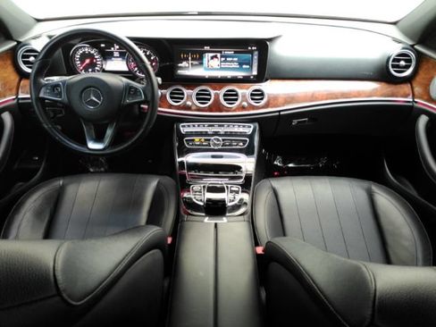 Used 2017 Mercedes-Benz E 300 4MATIC image 2