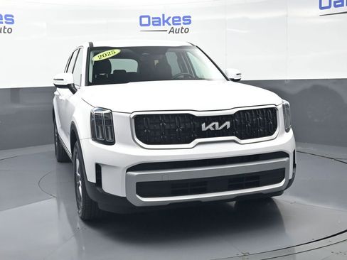 New 2025 Kia Telluride LX FWD image 3