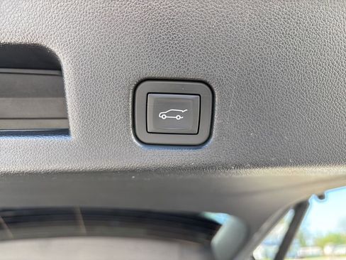 Used 2024 Chevrolet Traverse LT FWD image 14