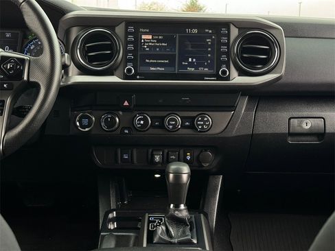 Certified 2020 Toyota Tacoma TRD Sport image 17