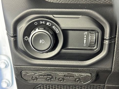 Certified 2025 Jeep Wrangler Unlimited Rubicon AWD/4WD image 25