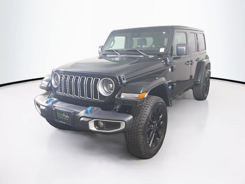 Used 2024 Jeep Wrangler Unlimited Sahara AWD/4WD image 3