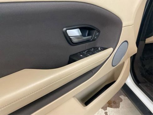 Used 2017 Land Rover Range Rover Evoque SE image 23