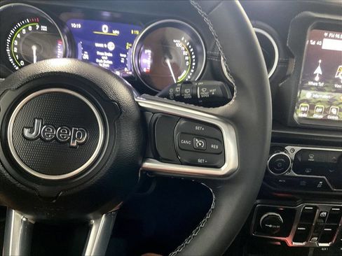 Used 2023 Jeep Wrangler Unlimited Sahara AWD/4WD image 23