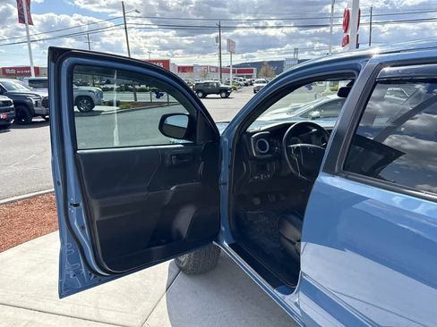 Used 2019 Toyota Tacoma TRD Off-Road w/ TRD Premium Off Road Package AWD/4WD image 10
