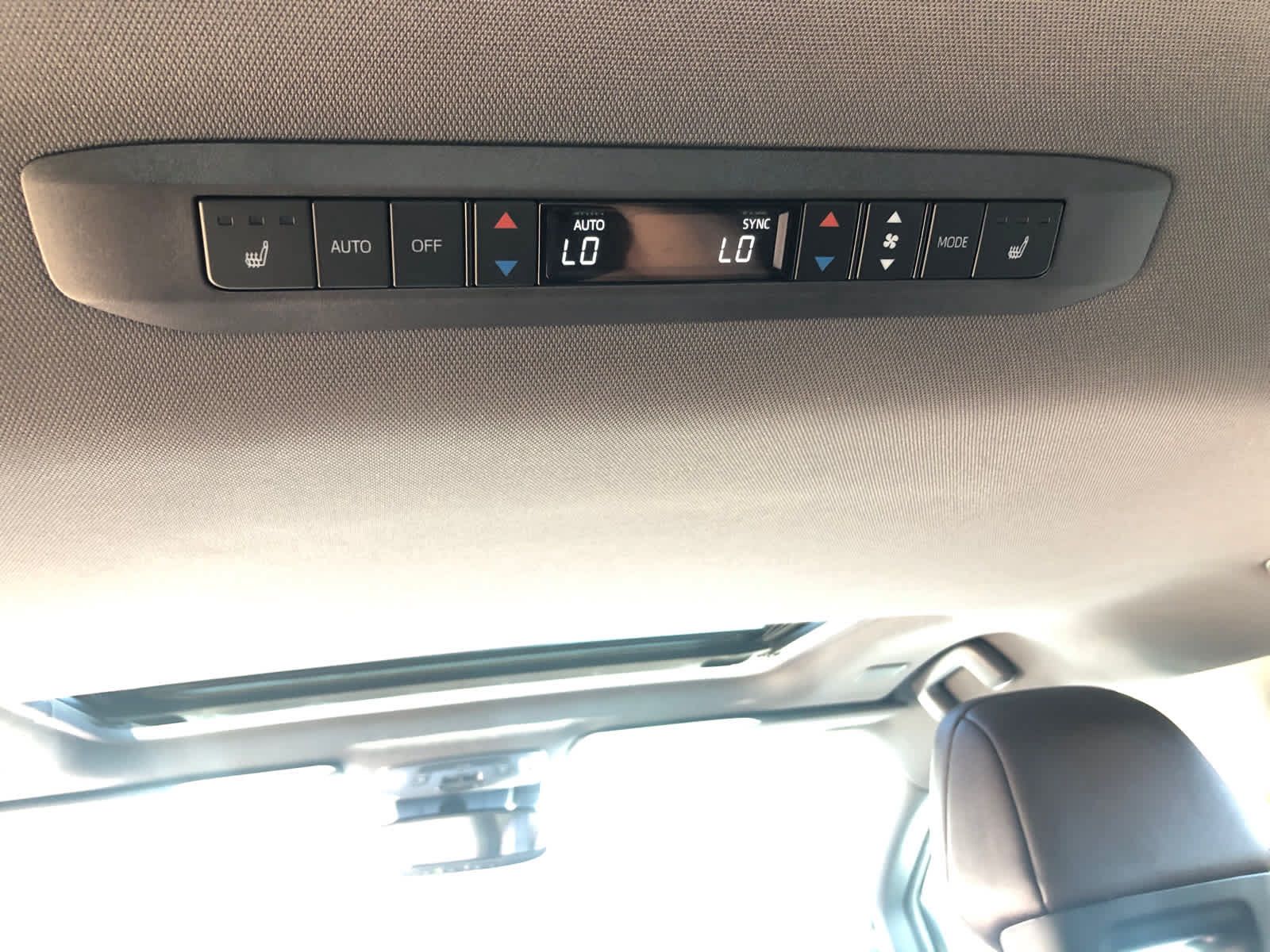 Used 2024 Toyota Sienna Platinum FWD image 28