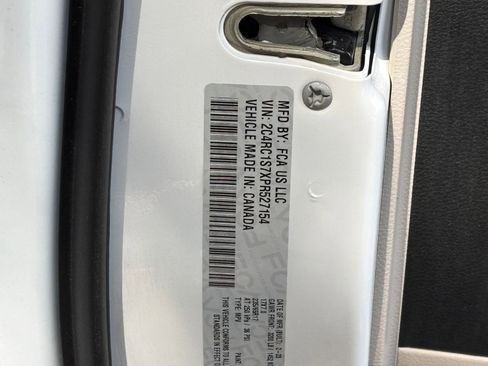 Used 2023 Chrysler Pacifica Limited FWD image 10
