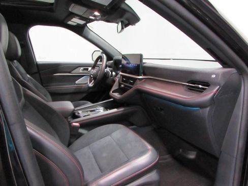Used 2025 Ford Explorer ST AWD/4WD image 18