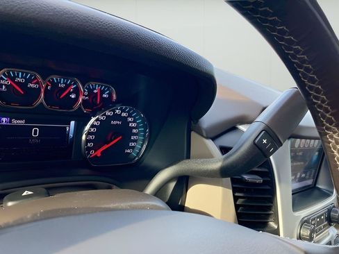 Used 2019 GMC Yukon SLT w/ Premium Edition AWD/4WD image 36