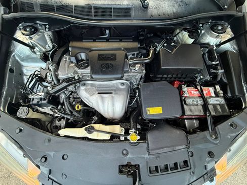 Used 2015 Toyota Camry SE w/ Moonroof Package FWD image 19