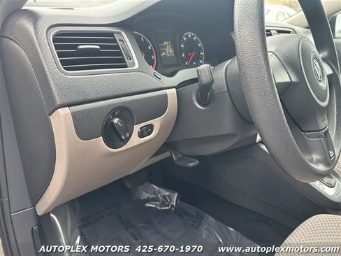 Used 2018 Chevrolet Suburban Premier image 14