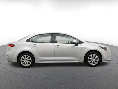 Used 2025 Toyota Corolla LE FWD image 10
