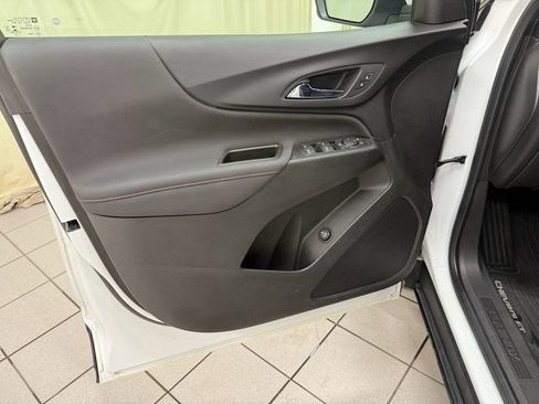 Certified 2022 Chevrolet Equinox RS FWD image 30