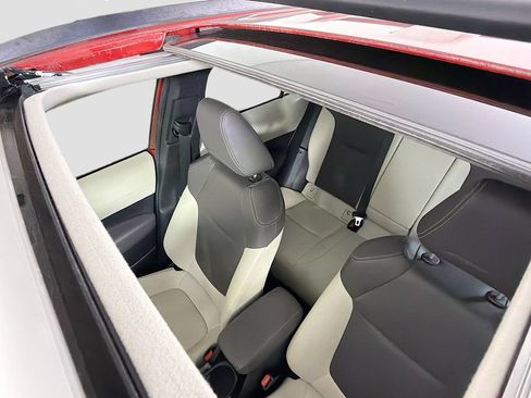 Used 2022 Toyota Corolla Cross XLE w/ Convenience Package FWD image 17