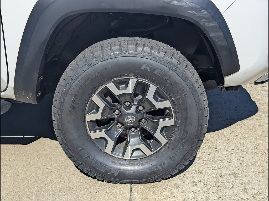 Used 2021 Toyota Tacoma TRD Off-Road AWD/4WD image 17