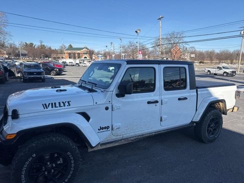 Used 2024 Jeep Gladiator Sport image 1