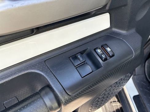 Used 2012 Toyota FJ Cruiser 4WD image 11