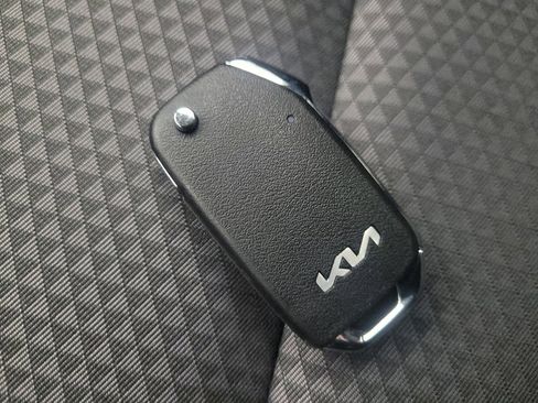 Used 2025 Kia Soul LX w/ LX Technology Package image 32