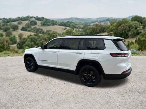 Used 2023 Jeep Grand Cherokee L Laredo RWD image 7