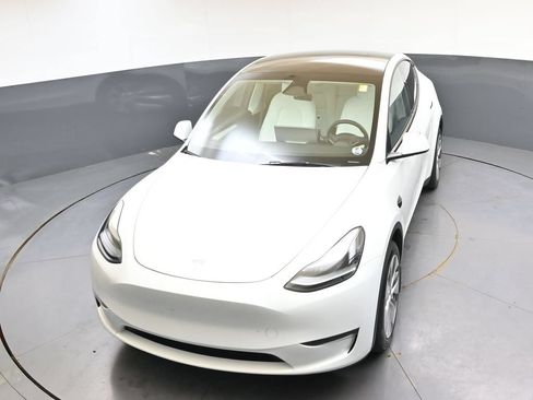 Used 2023 Tesla Model Y Long Range AWD/4WD image 30