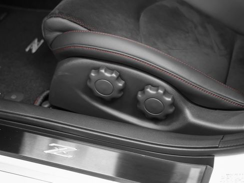 Used 2026 Nissan Z NISMO RWD image 40
