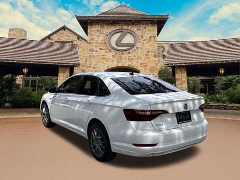 Used 2020 Volkswagen Jetta SE FWD image 3