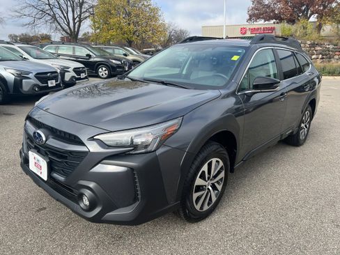 Certified 2025 Subaru Outback Premium w/ Popular Package #1A image 3