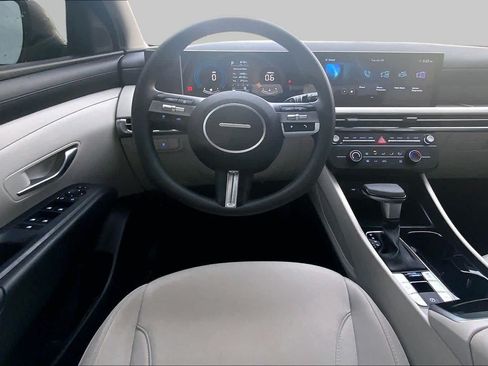 Used 2025 Hyundai Tucson SE FWD image 5