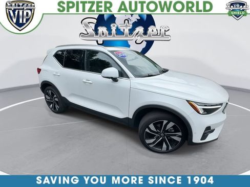 Used 2024 Volvo XC40 B5 Plus w/ Climate Package AWD/4WD image 2