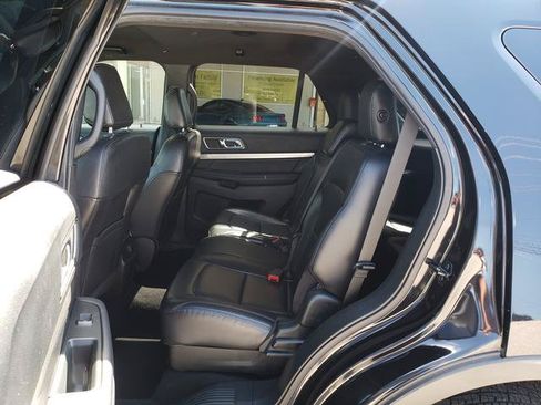 Used 2019 Ford Explorer XLT w/ Equipment Group 202A AWD/4WD image 12