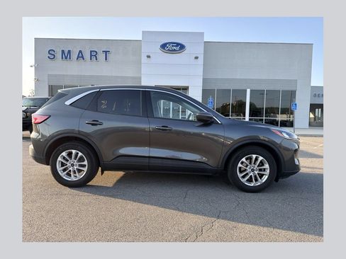 Used 2020 Ford Escape SE FWD image 1