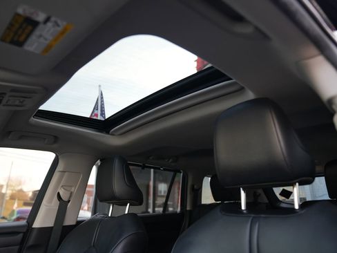 Used 2020 Toyota Highlander XLE image 32