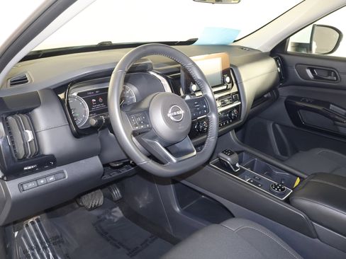 Used 2025 Nissan Pathfinder SV image 38