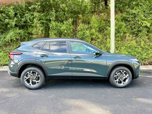 New 2025 Chevrolet Trax LT w/ Driver Confidence Package image 2