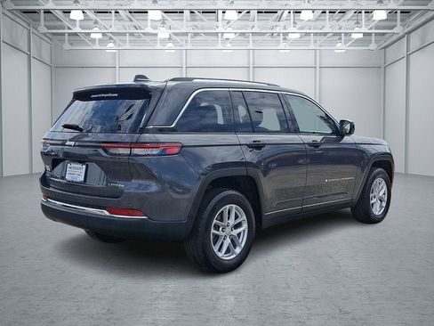 Used 2024 Jeep Grand Cherokee Laredo X AWD/4WD image 5