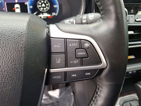 Used 2023 Toyota Highlander Platinum image 22