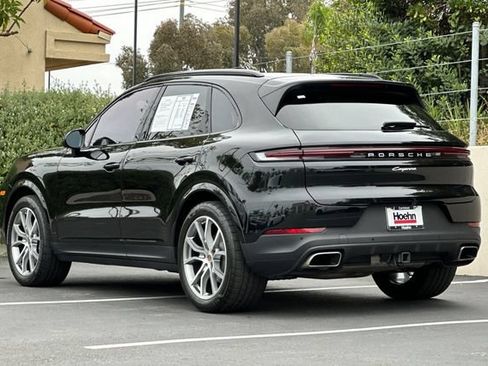 Used 2024 Porsche Cayenne AWD/4WD image 3