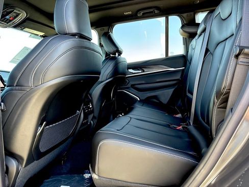 New 2026 Jeep Grand Cherokee Limited image 10