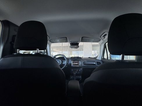 Used 2023 Jeep Renegade Latitude image 19