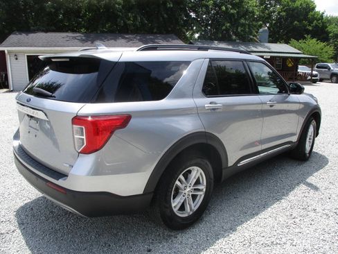 Used 2020 Ford Explorer XLT w/ Equipment Group 202A AWD/4WD image 5